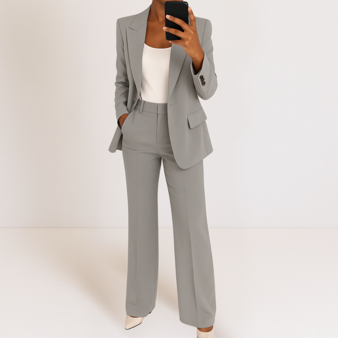Claire™ — le tailleur deux-pièces qui inspire confiance