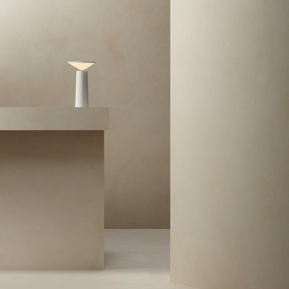 Eluma™ – Lampe de table moderne à intensité réglable