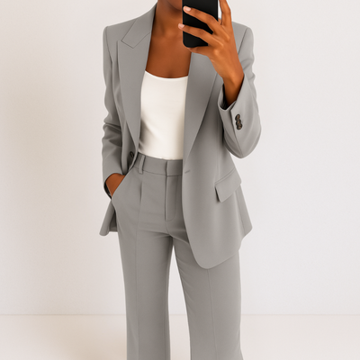 Claire™ — le tailleur deux-pièces qui inspire confiance